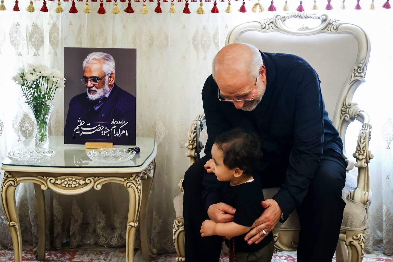 قالیباف به منزل شهید طهرانچی رفت + تصاویر