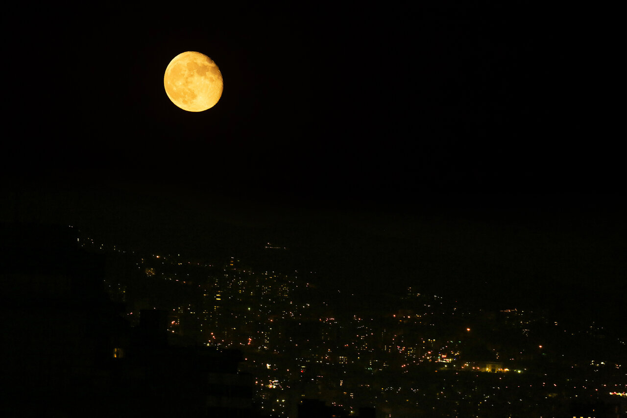 روی ماهِ ماه در قاب عکاسان ایرانی