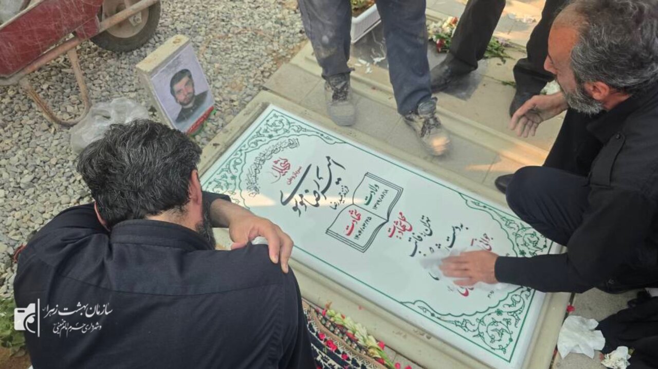 آغاز نصب سنگ مزار دائم شهدای قطعه ۴۲ بهشت زهرا(س)