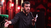 تصاویری از چهارپایه خوانی مداح معروف در حرم امام رضا(ع)