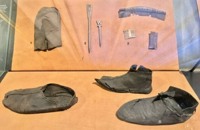 راز کشف ۴۰ جفت کفش کودکانه ۷۰۰ ساله! | عکس