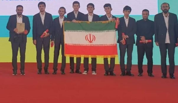 تصویری از ریاضیدانان جوان ایرانی که افتخار آفریدند