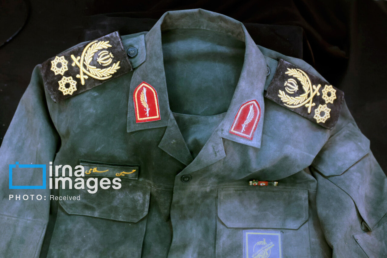 لباس و وسایل شخصی که سردار سلامی لحظه شهادت به همراه داشت | تصاویر