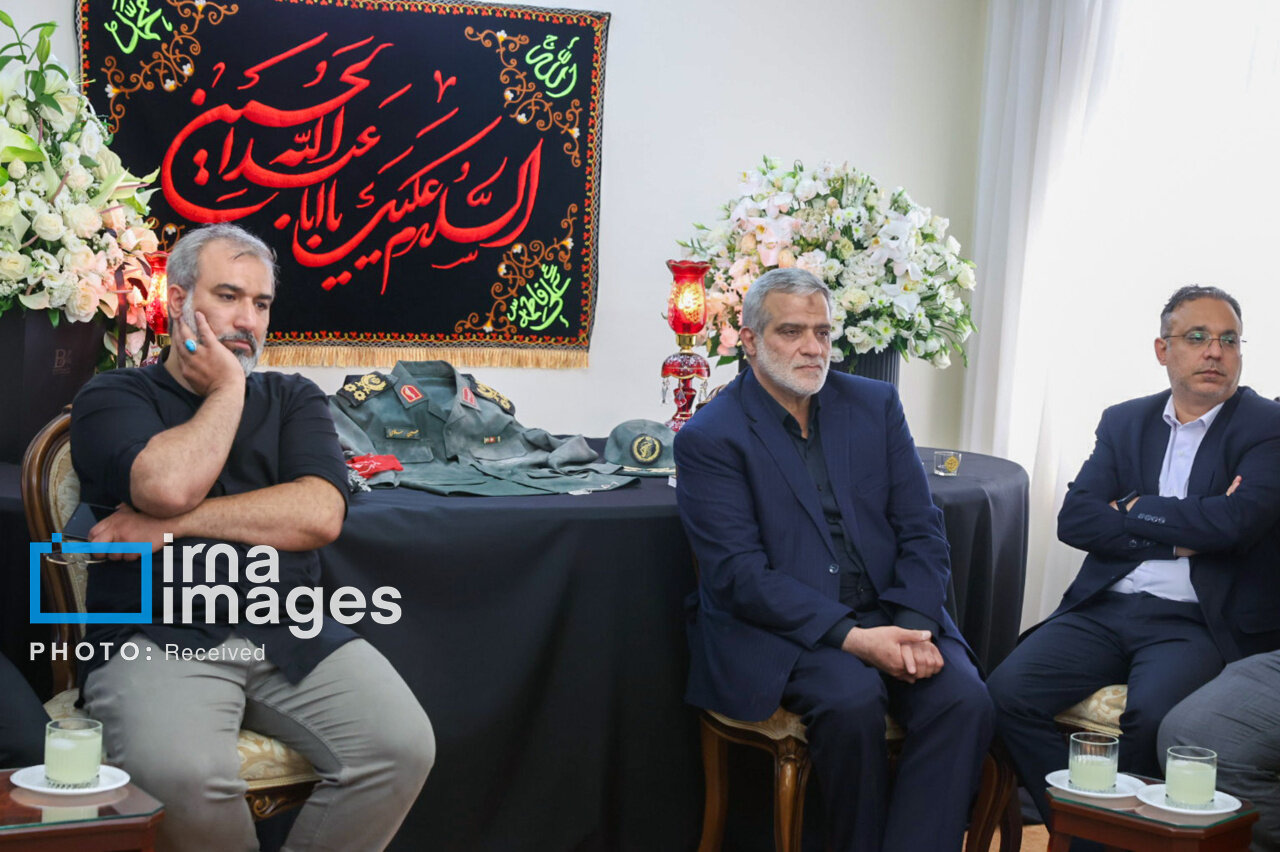 لباس و وسایل شخصی که سردار سلامی لحظه شهادت به همراه داشت | تصاویر