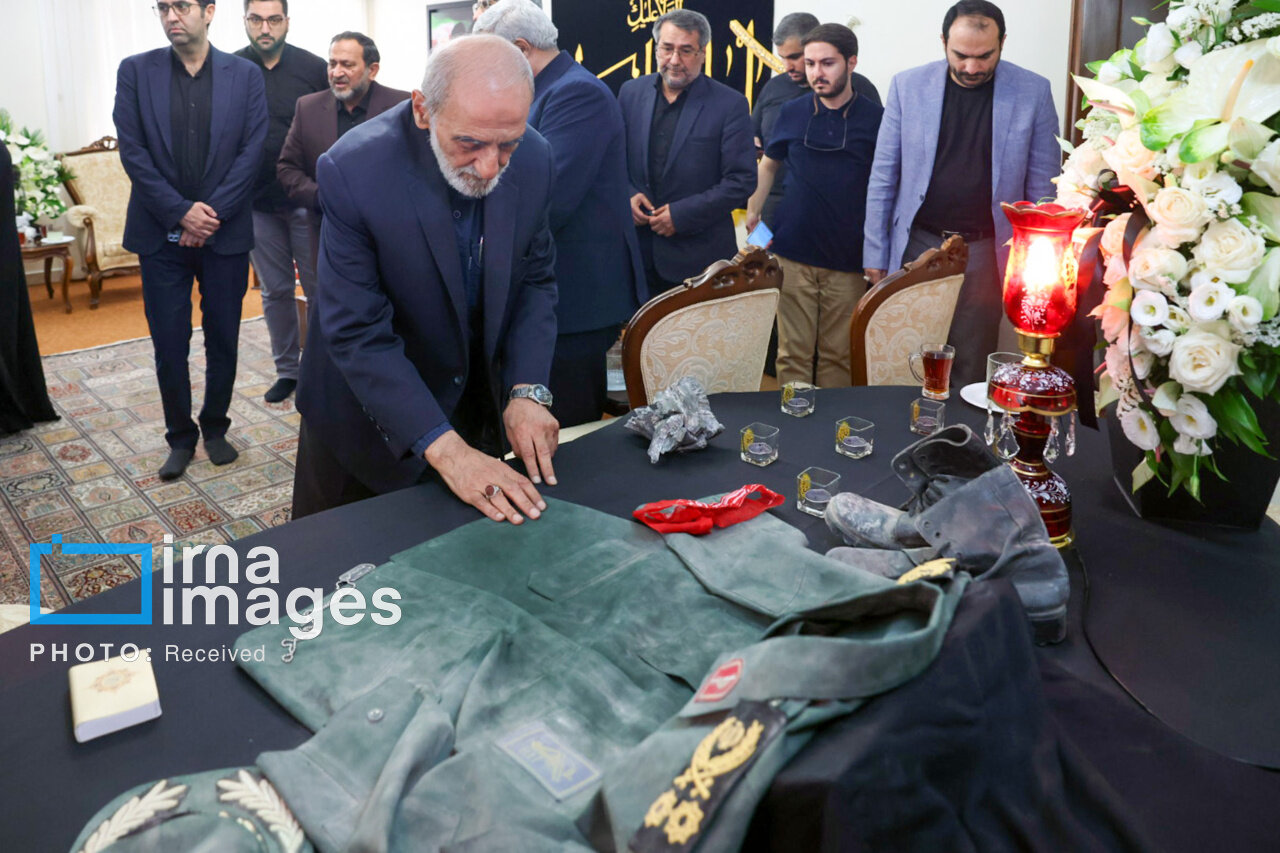 لباس و وسایل شخصی که سردار سلامی لحظه شهادت به همراه داشت | تصاویر