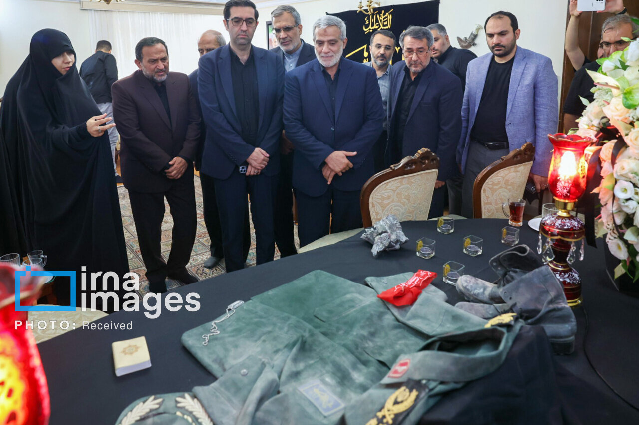 لباس و وسایل شخصی که سردار سلامی لحظه شهادت به همراه داشت | تصاویر