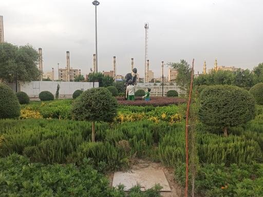 بوستان گردی در یک محله شلوغ