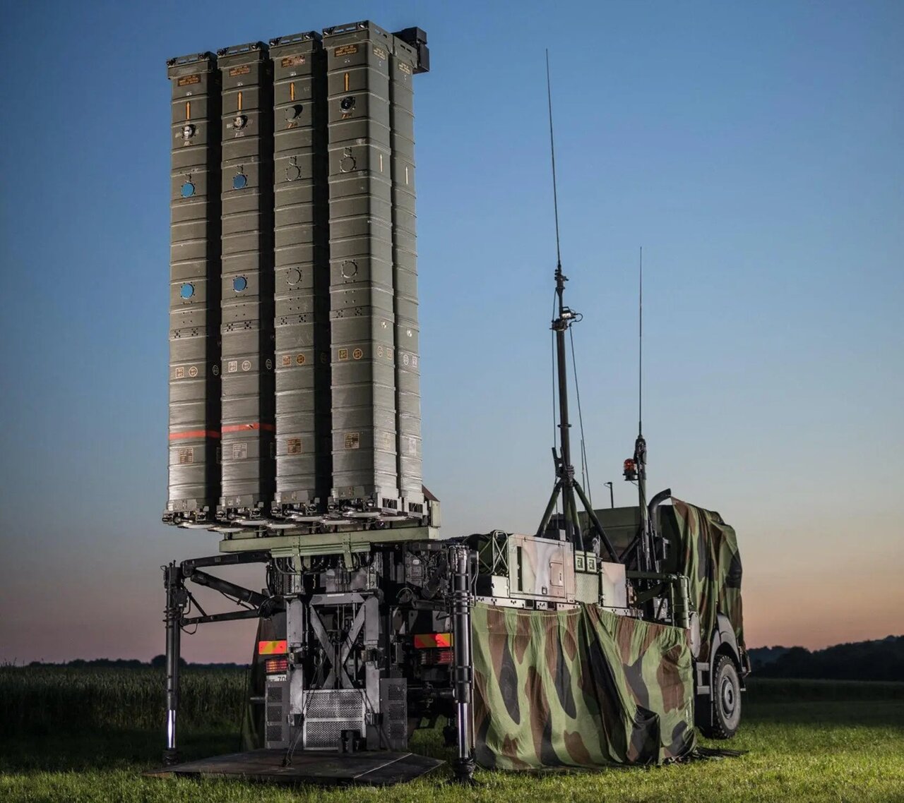 فرانسه به جنگ پاتریوت آمریکا میرود