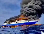 لحظات هولناک آتش گرفتن کشتی + فیلم | پریدن ۲۸۰ مسافر را به دریا ببینید!