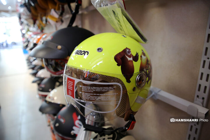 موتور سواری با گوش گربه ای