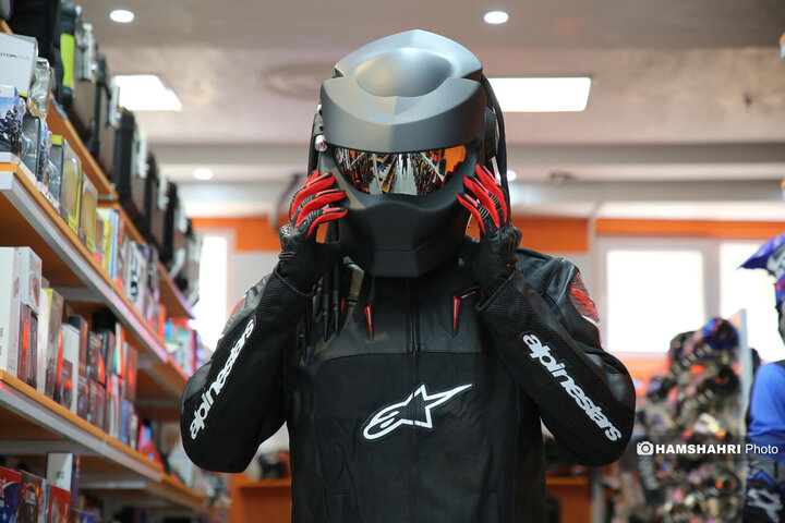 موتور سواری با گوش گربه ای