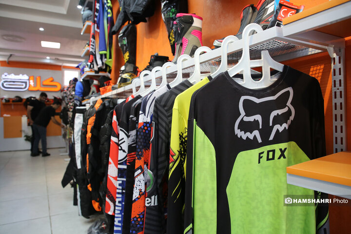 موتور سواری با گوش گربه ای