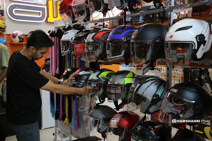 موتور سواری با گوش گربه ای