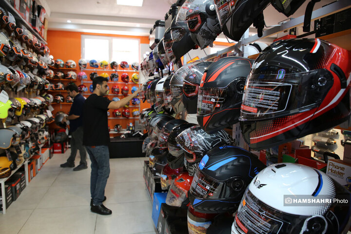 موتور سواری با گوش گربه ای