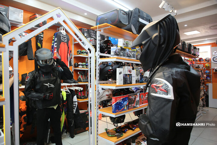 موتور سواری با گوش گربه ای