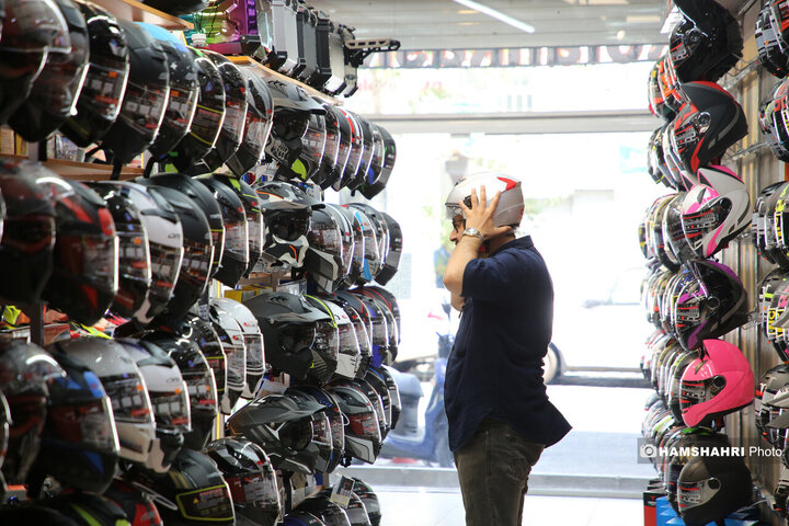 موتور سواری با گوش گربه ای