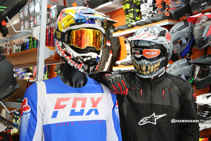 موتور سواری با گوش گربه ای