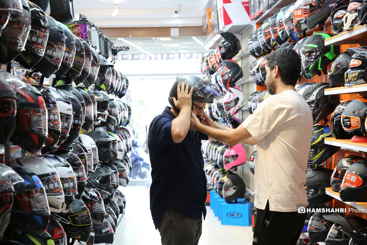 موتور سواری با گوش گربه ای