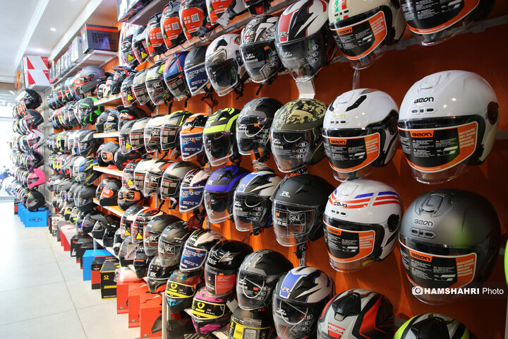 موتور سواری با گوش گربه ای