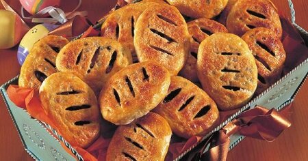 دستور تهیه کیک اکلز؛ کلوچه انگلیسی پر از کشمش