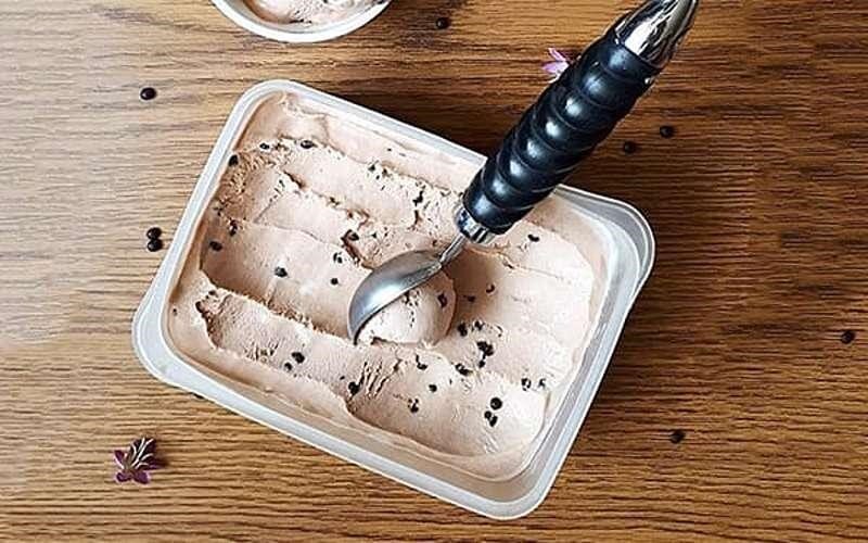 طرز تهیه بستنی نسکافه‌ای خانگی