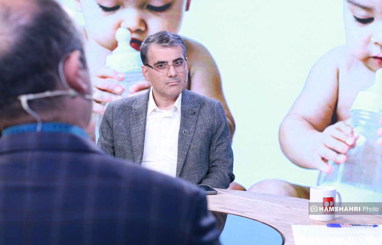 شیرخشک هست، ولی نمیرسد! | از سوبسید و قاچاق تا انصراف داروخانهها