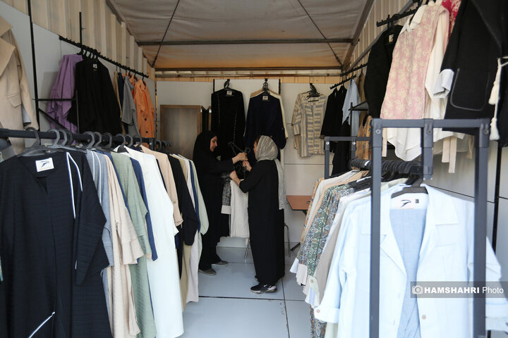 افتتاح نخستین بازارچه زنان سرپرست خانوار در میدان تره‌بار پیامبر منطقه ۵
