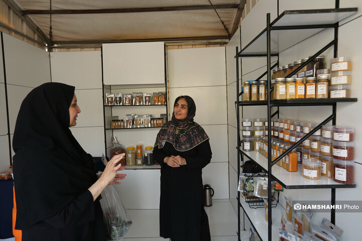 افتتاح نخستین بازارچه زنان سرپرست خانوار در میدان تره‌بار پیامبر منطقه ۵