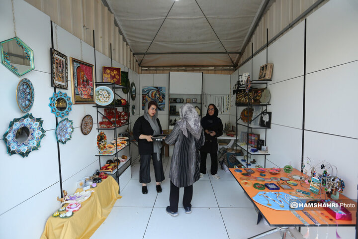 افتتاح نخستین بازارچه زنان سرپرست خانوار در میدان تره‌بار پیامبر منطقه ۵
