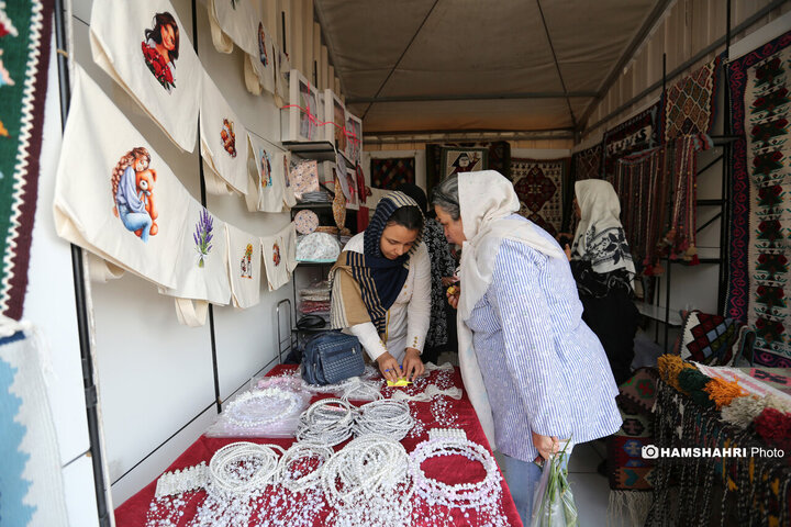 افتتاح نخستین بازارچه زنان سرپرست خانوار در میدان تره‌بار پیامبر منطقه ۵