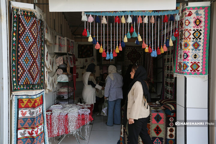 افتتاح نخستین بازارچه زنان سرپرست خانوار در میدان تره‌بار پیامبر منطقه ۵