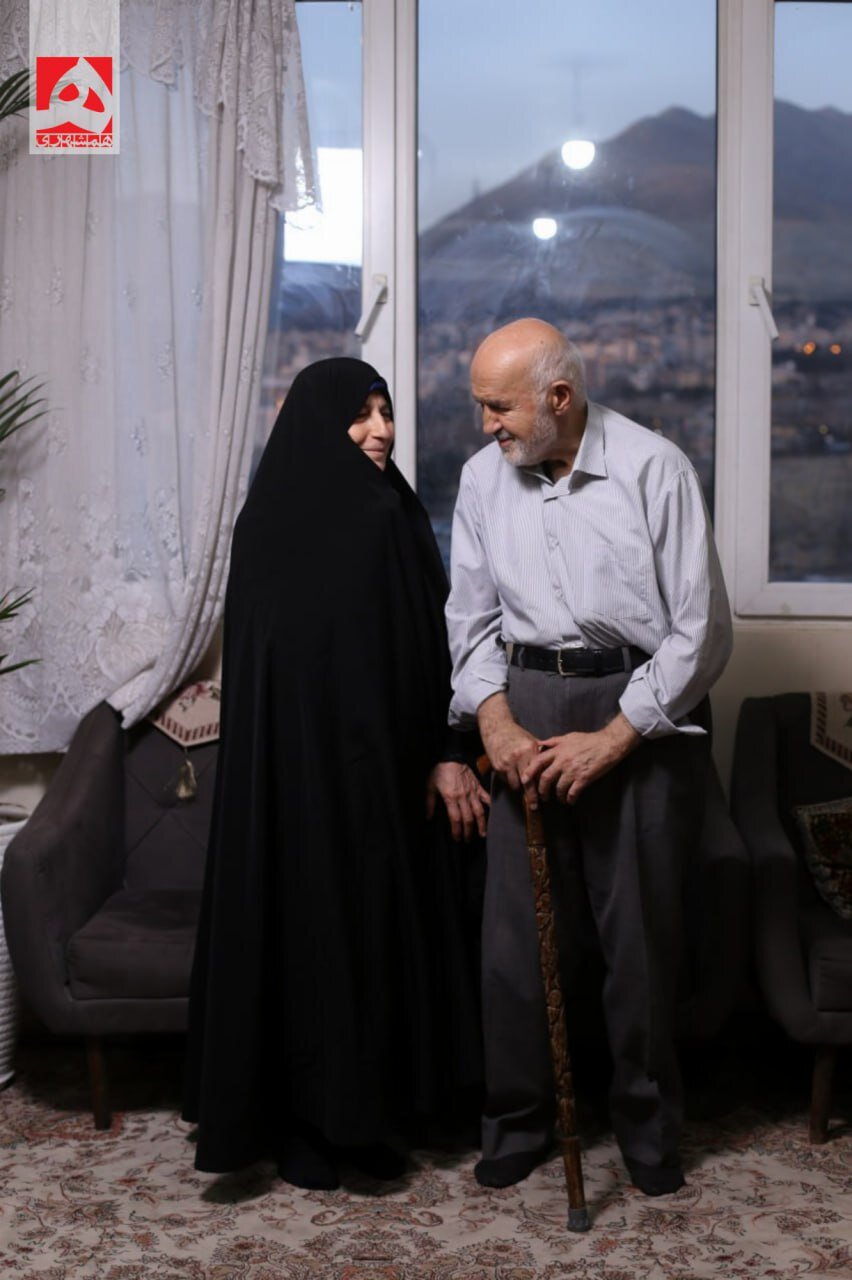 تصاویر دیده نشده از مرحوم احمد توکلی در جمع خانواده | تصاویر