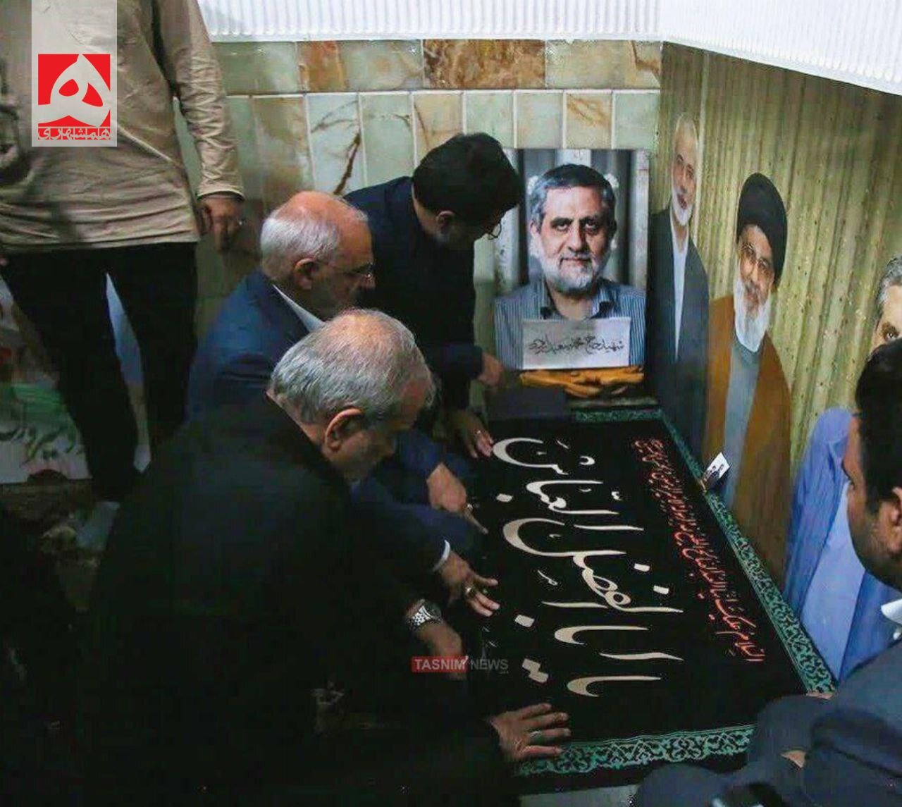 تصویری از حضور رئیس جمهور بر مزار سردار شهید محمد سعید ایزدی