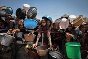 تلاش عجیب جوانان مصری برای رساندن غذا به غزه + فیلم