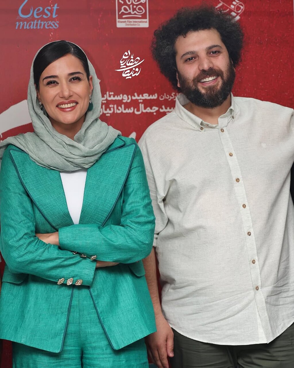 پوشش متفاوت پریناز ایزدیار در کنار آقای کارگردان | فیلم زن و بچه اکران شد | ببینید