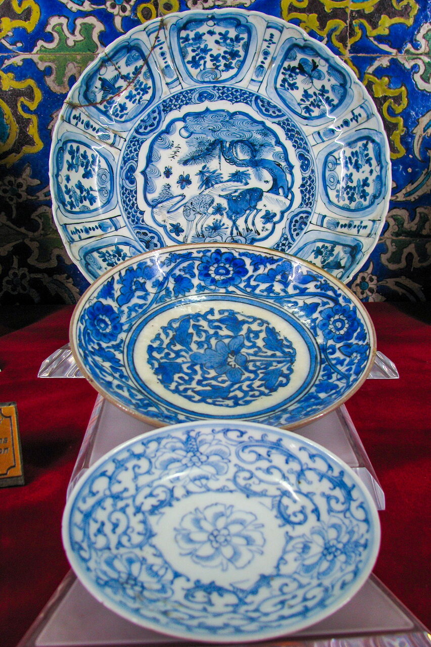 هدیه ۴۰۰ ساله امپراتور چین به ایران  | ماجرای رنگ آبی چینی های ساخت چین چه بود؟