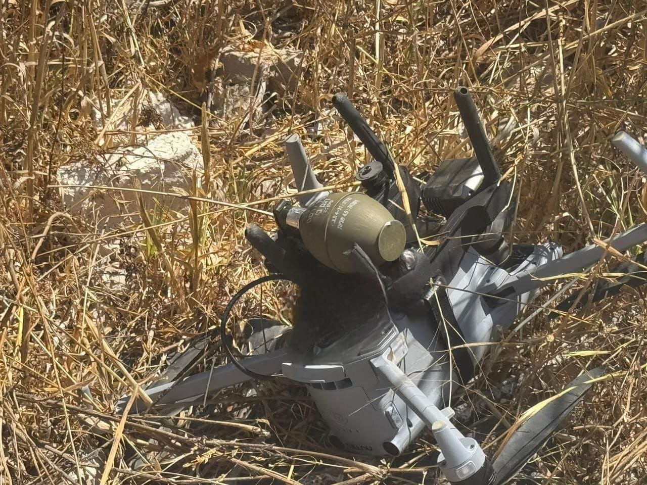 سقوط کوادکوپتر حامل نارنجک جنگی ارتش رژیم صهیونیستی در جنوب لبنان | عکس