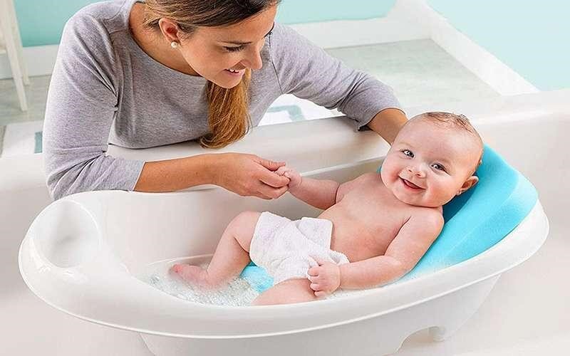 عرق‌سوز شدن گردن نوزاد در تابستان؛ روش‌های پیشگیری و درمان خانگی