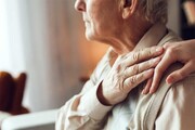 نکاتی برای بهبود ارتباط با بیماران آلزایمری | اشتباه و غلط آنها را اصلاح نکنید