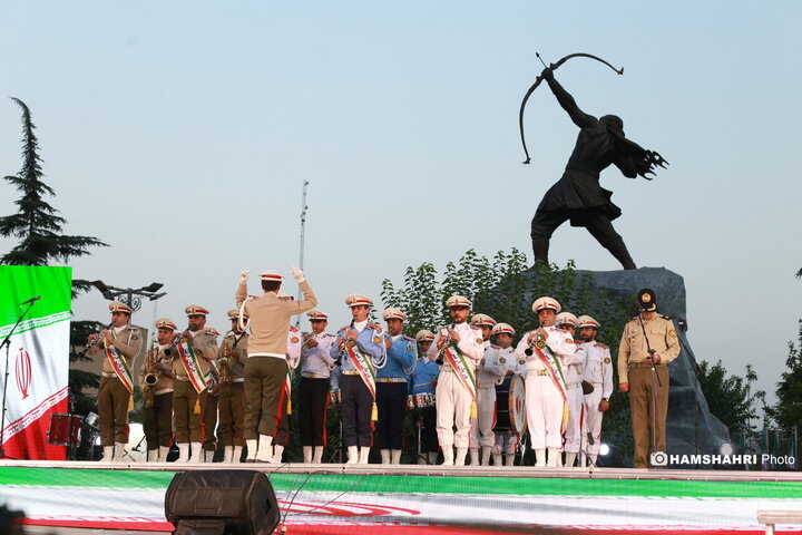 آیین رونمایی از مجسمه ی برنزی آرش کمانگیر