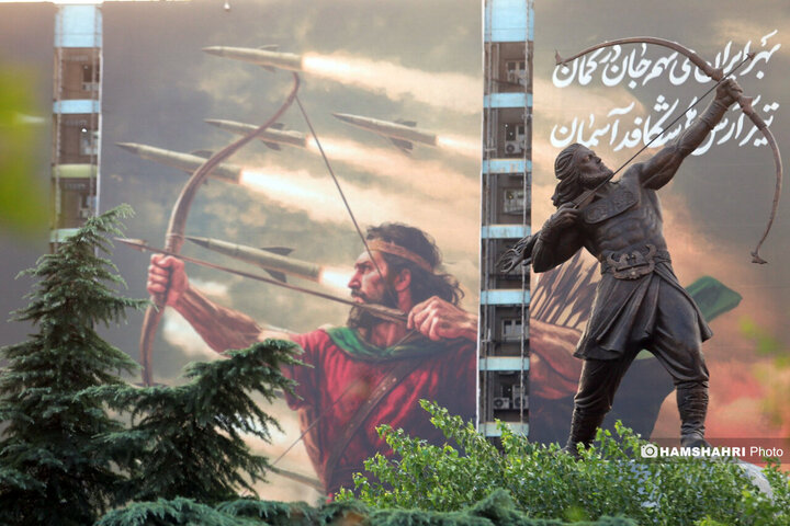 آیین رونمایی از مجسمه ی برنزی آرش کمانگیر