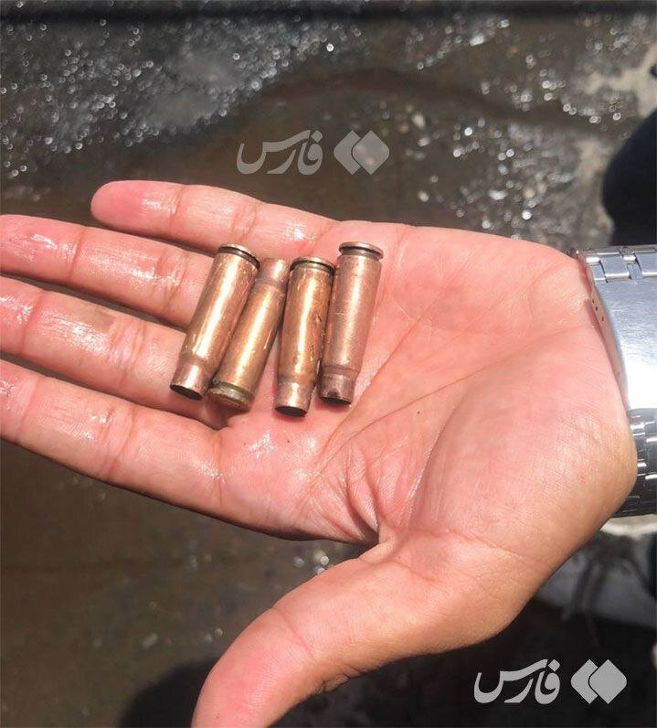 آثار تیراندازی تروریست‌ها به خودروهای مردم در زاهدان | تصاویر