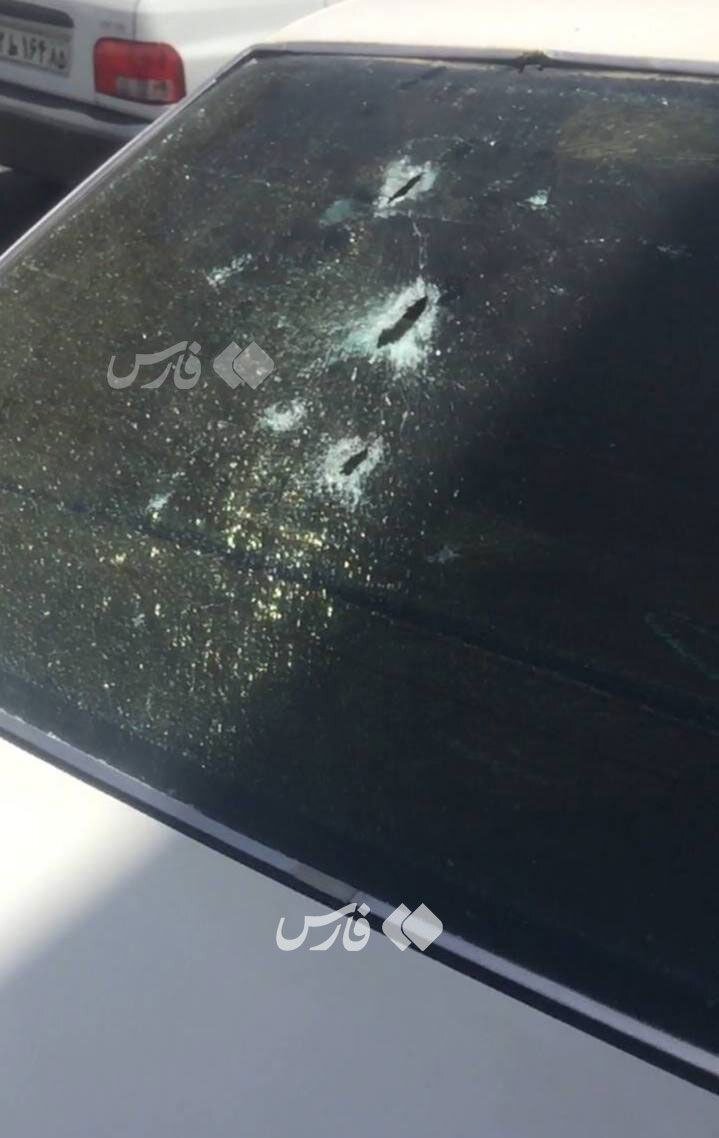 آثار تیراندازی تروریست‌ها به خودروهای مردم در زاهدان | تصاویر