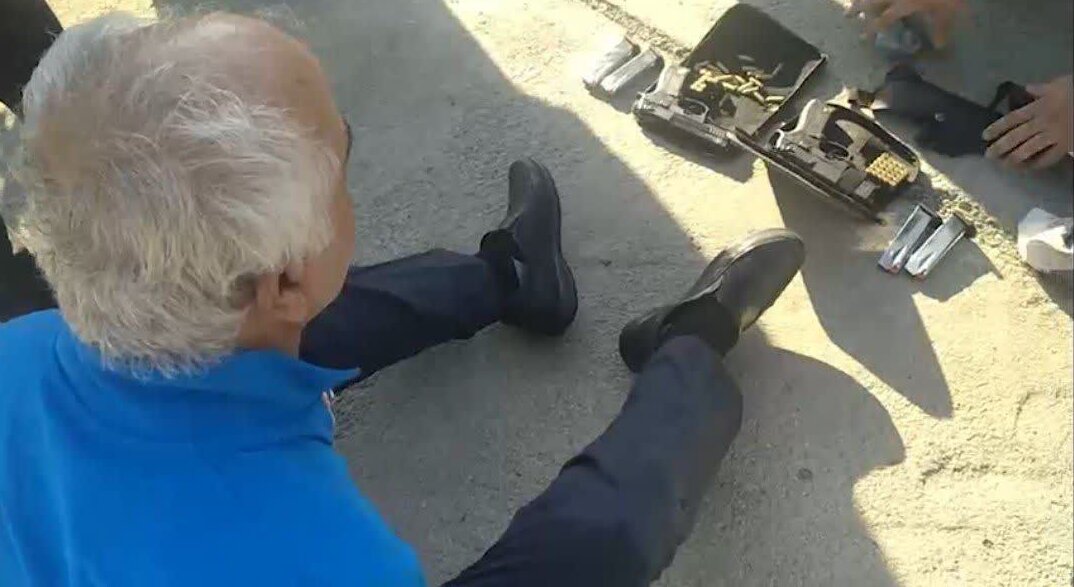 لحظه دستگیری بهروز احسانی به همراه تجهیزات انفجاری | تصاویر