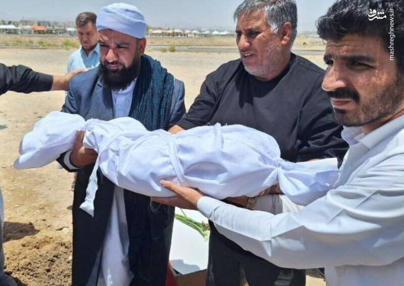 خاکسپاری پیکر شهید نوزاد حادثه تروریستی زاهدان | تصاویر