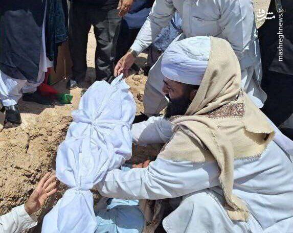 خاکسپاری پیکر شهید نوزاد حادثه تروریستی زاهدان | تصاویر