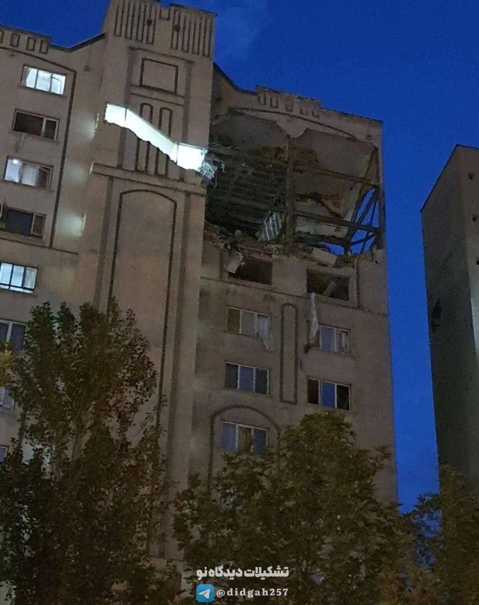 آثار اصابت بمب های کم قطر اسرائیل به خانه شهید فریدون عباسی | تصاویر