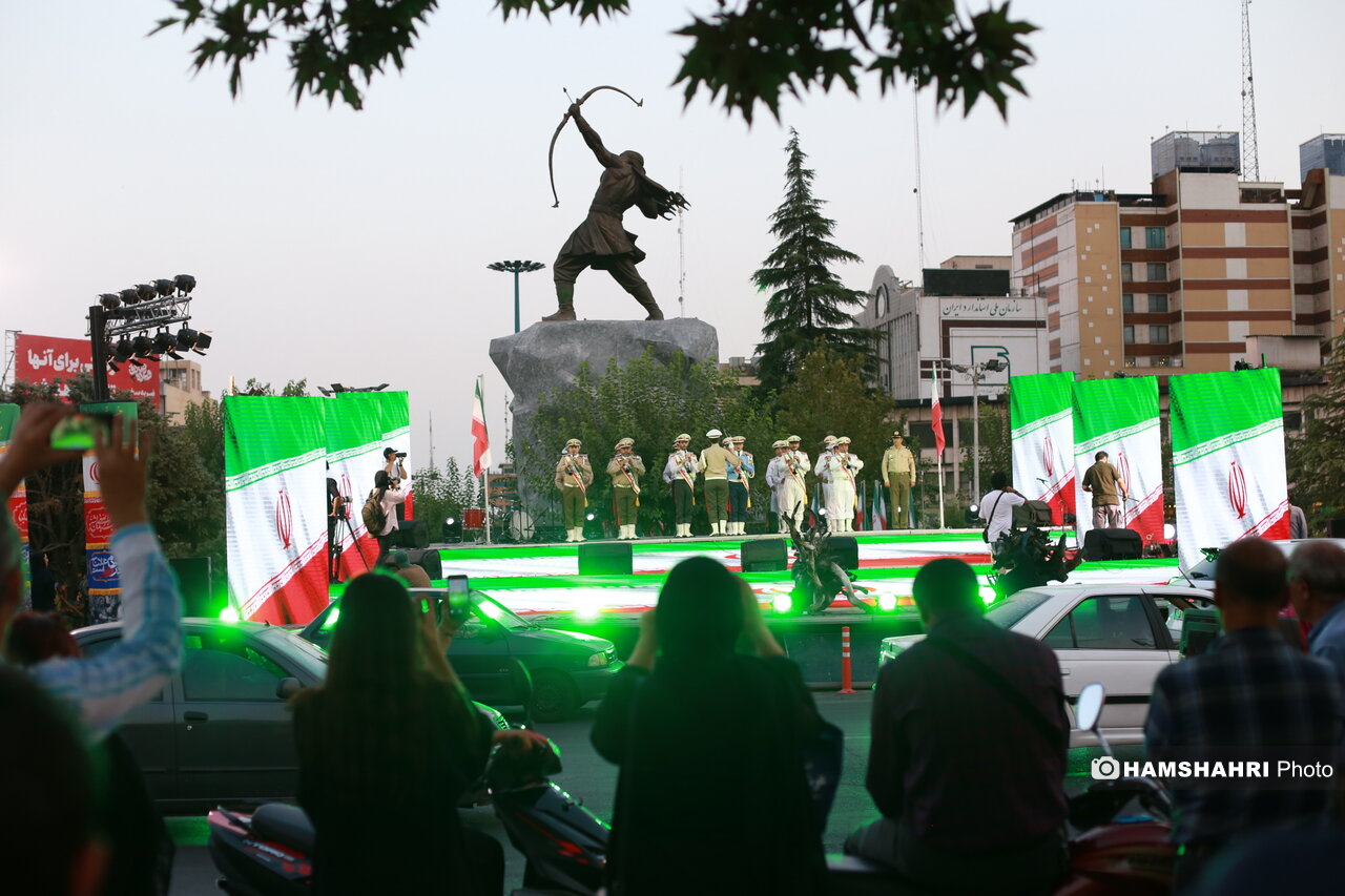 آیین رونمایی از مجسمه ی برنزی آرش کمانگیر