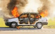 صحنه سوختن یک پراید در جاده چالوس + ویدئو | بلدوزر با ریختن خاک آتش را خاموش کرد