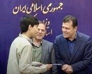 یکی خانه و یکی فقط حلقه گل هدیه گرفت؛ تبعیض عجیب دولت در برخورد با نخبگان + فیلم